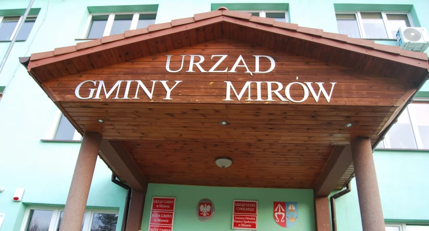 Radna Mirosława Pytoń pyta o drogę w Mirówku
