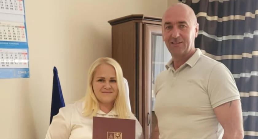 Iwona Sowińska z Chlewisk z aktem awansu zawodowego 
