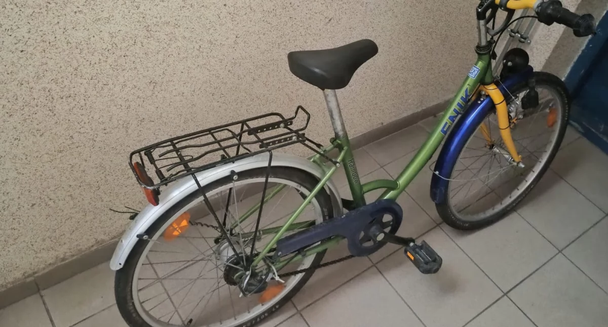 Szydłowiec. Znaleziono rower z kaskiem