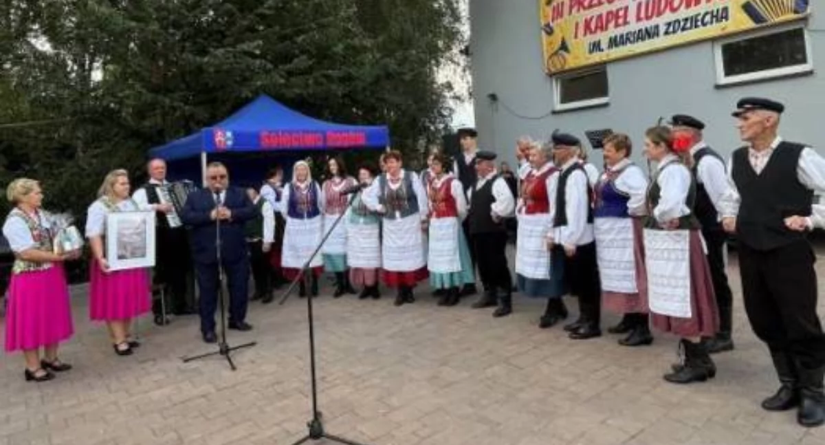 Folklorystyczny przegląd w Rogowie. Śpiewy, kapele i biesiada