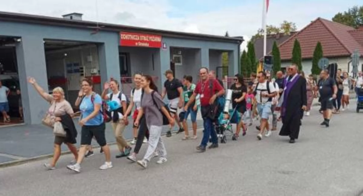 Pielgrzymi gościli u strażaków w Orońsku