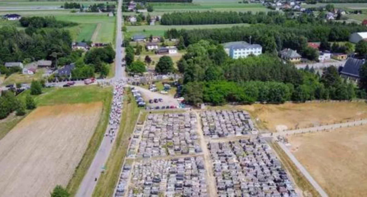 Mirów Stary. Renowacja parafialnego cmentarza