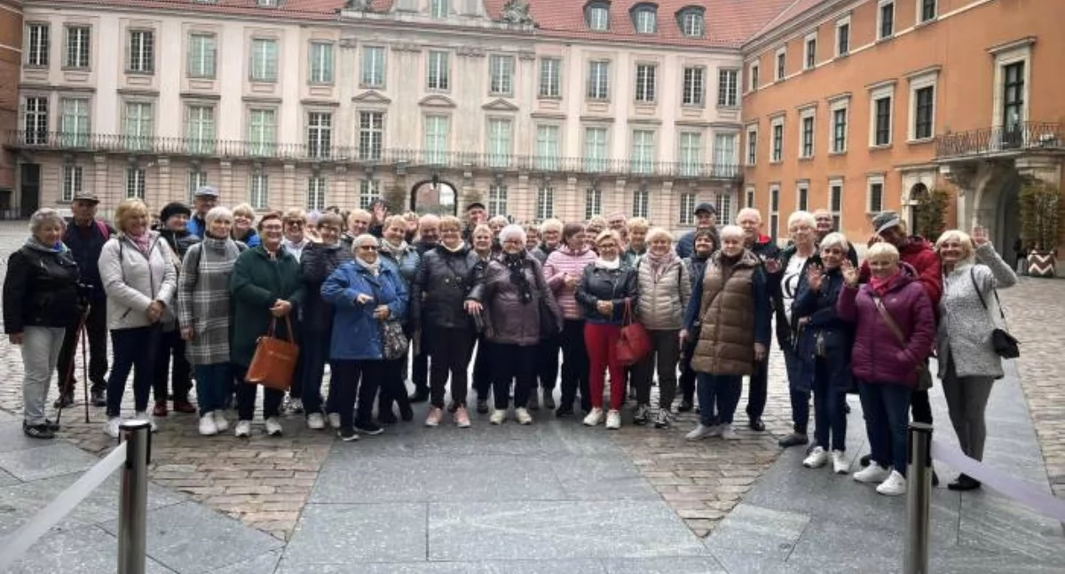 Seniorzy z Mirowa na wyjeździe krajoznawczym w Warszawie