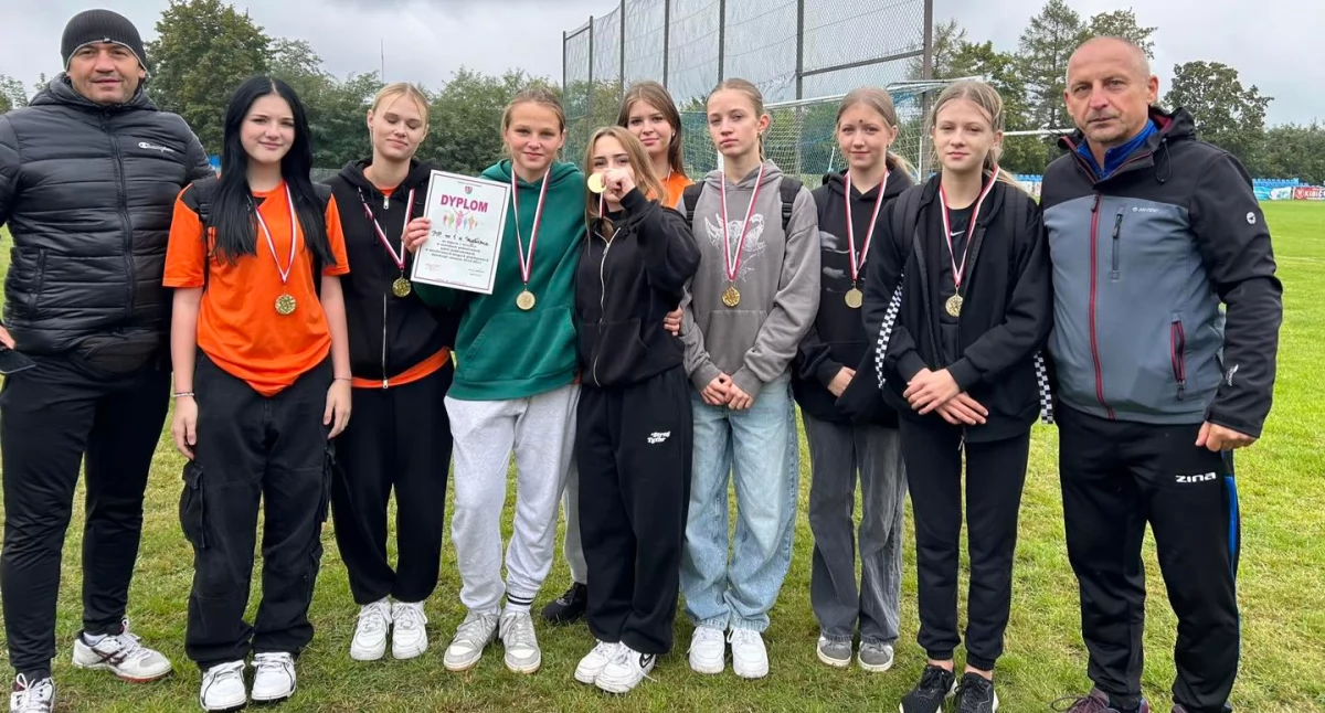 PSP nr 1 w Szydłowcu triumfuje w sportowych rozgrywkach powiatowych!