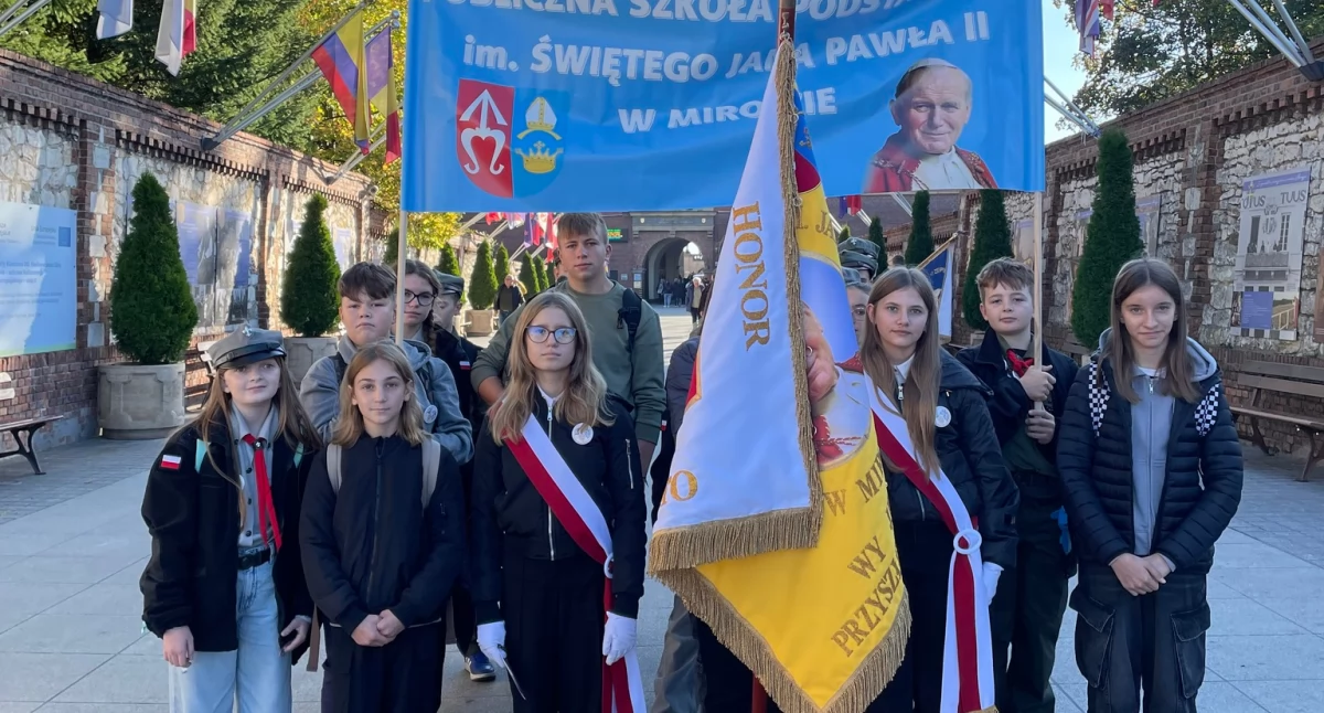 Delegacja ze szkoły w Mirowie na XXIV Pielgrzymce Szkół im. Jana Pawła II na Jasnej Górze