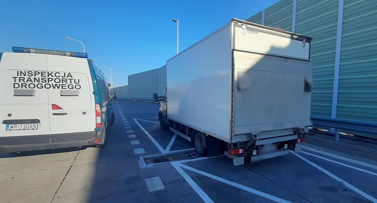 Rażące przeciążenie busa na trasie S7 w Szydłowcu