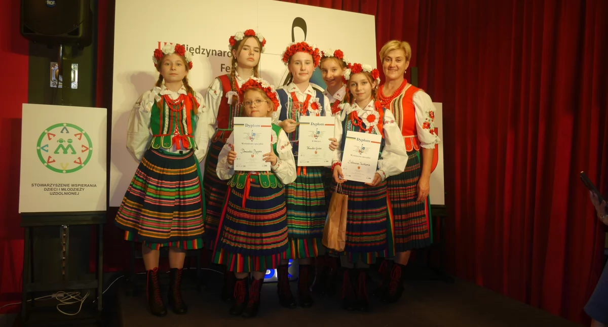 Sukces solistek zespołu Radosne Nutki z Mirowa na międzynarodowym festiwalu w Kielcach