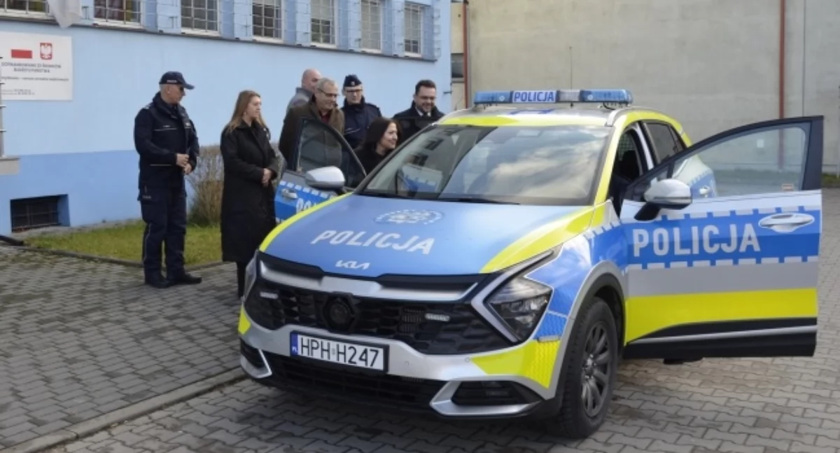 Nowy radiowóz dla policji w Szydłowcu