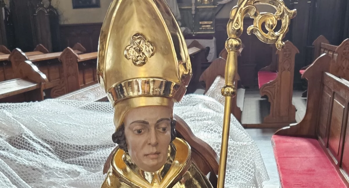 Ołtarz św. Stanisława powrócił do szydłowieckiej fary po renowacji