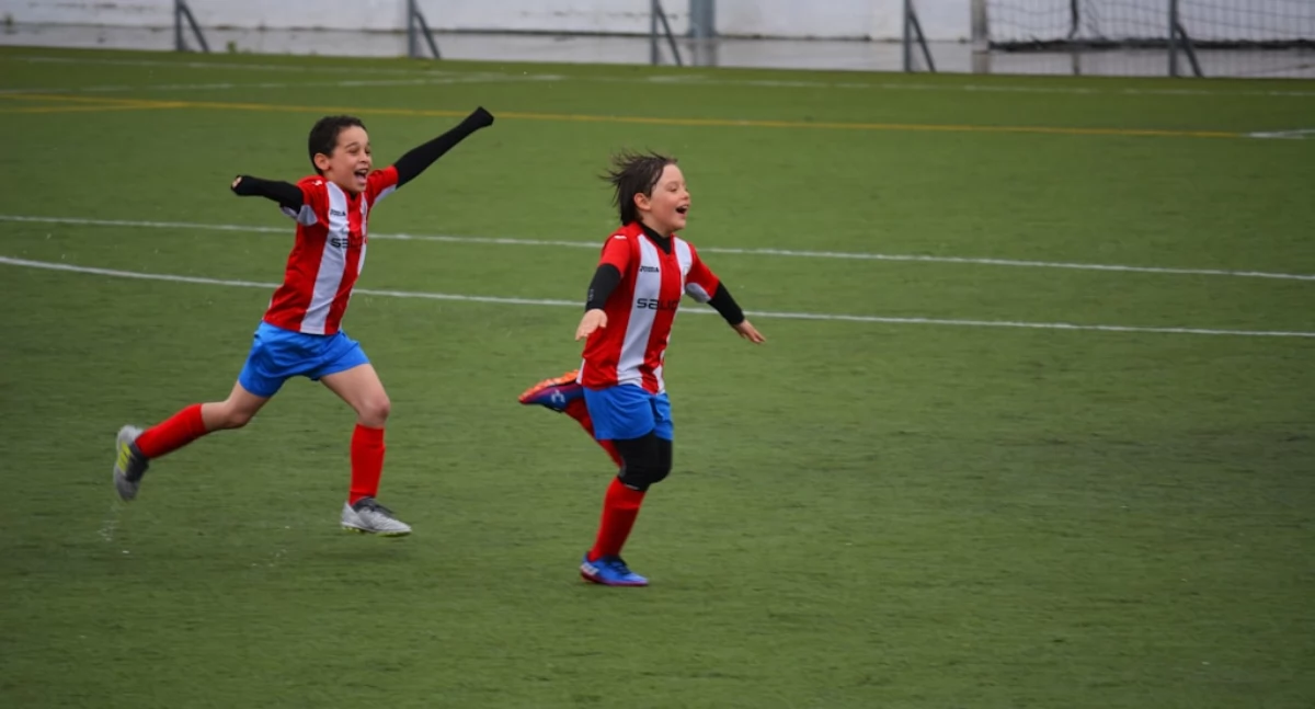 Nadruk na odzieży sportowej – jakie techniki są najlepsze?