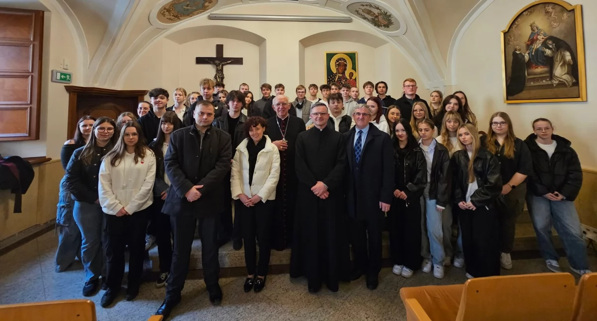 Maturzyści z Szydłowca na Jasnej Górze – duchowe wsparcie przed egzaminami