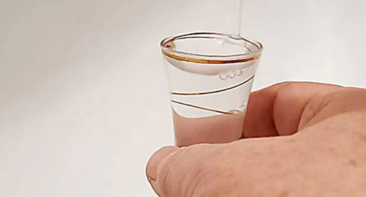 Utopieni w butelkach z alkoholem...