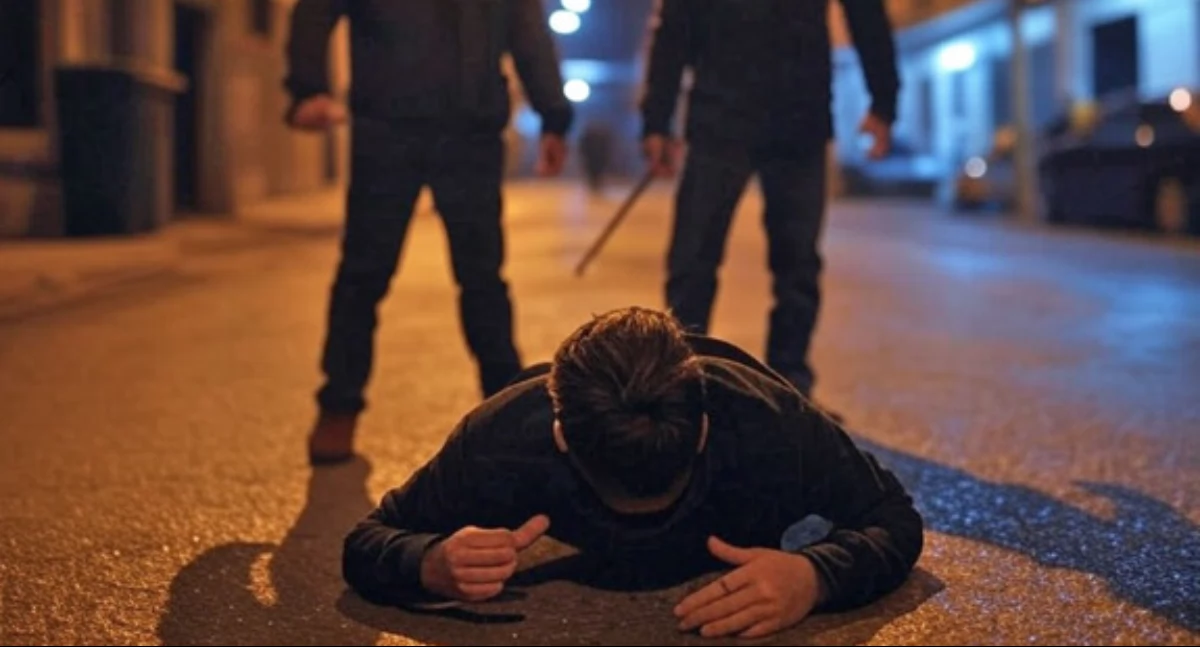Samosąd w Mirowie! Policja zatrzymała włamywacza i jego oprawców