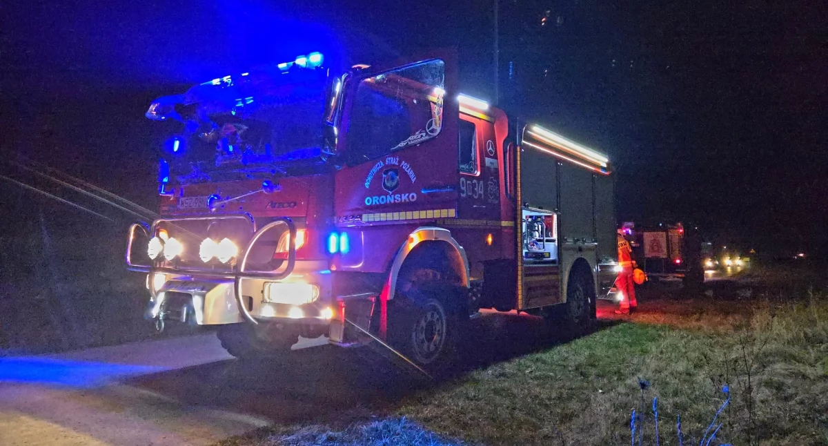 Podwójny pożar suchych traw w Chronówku – strażacy w akcji!