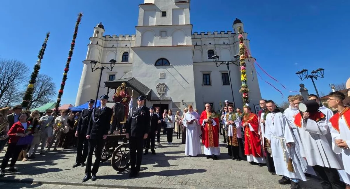 Procesja z Chrystusem na osiołku przeszła ulicami Szydłowca. Symboliczny początek Wielkiego Tygodnia