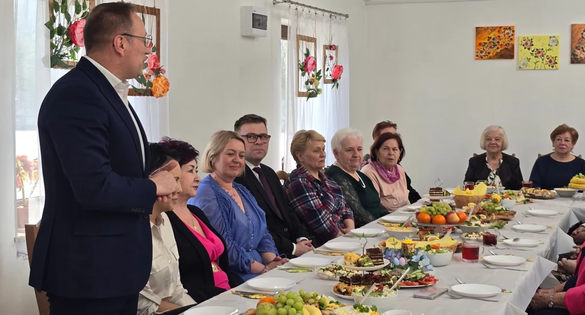 Seniorzy w Szydłowcu świętują Wielkanoc – przedświąteczne spotkanie w Klubie Senior+