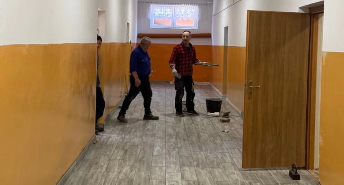 Nowa podłoga przy szatniach dzięki darowiźnie od Cerradu