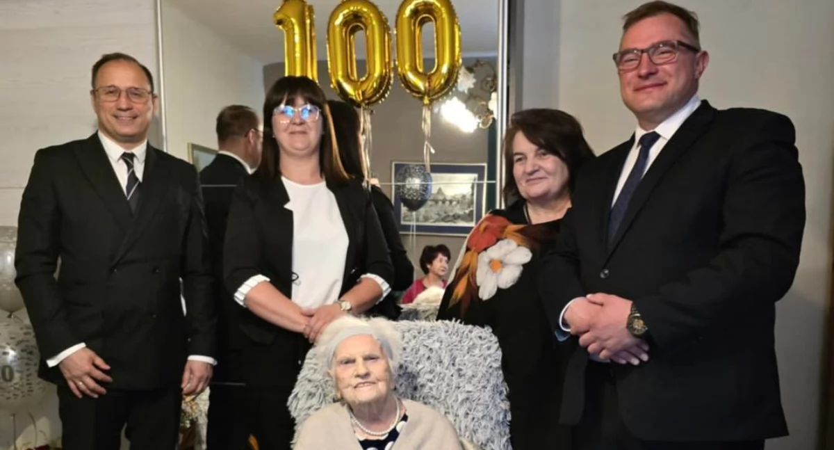 Stuletnia mieszkanka Szydłowca otoczona życzeniami i serdecznością