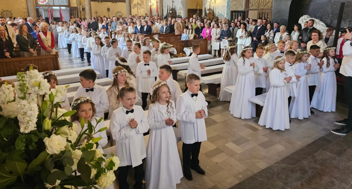 Pierwsza Komunia Święta w Szydłowcu — 70 dzieci przyjęło Pana Jezusa do serca