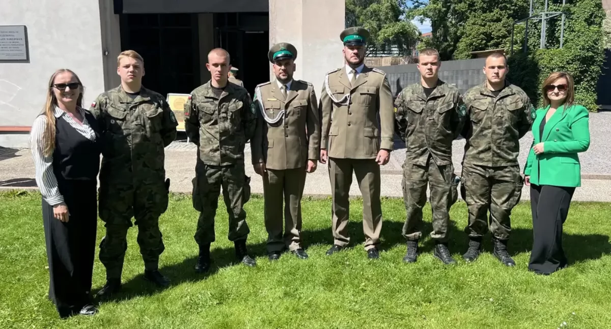 Uczniowie i dyrektor ZS im. KOP w Szydłowcu wyróżnieni podczas Święta Straży Granicznej