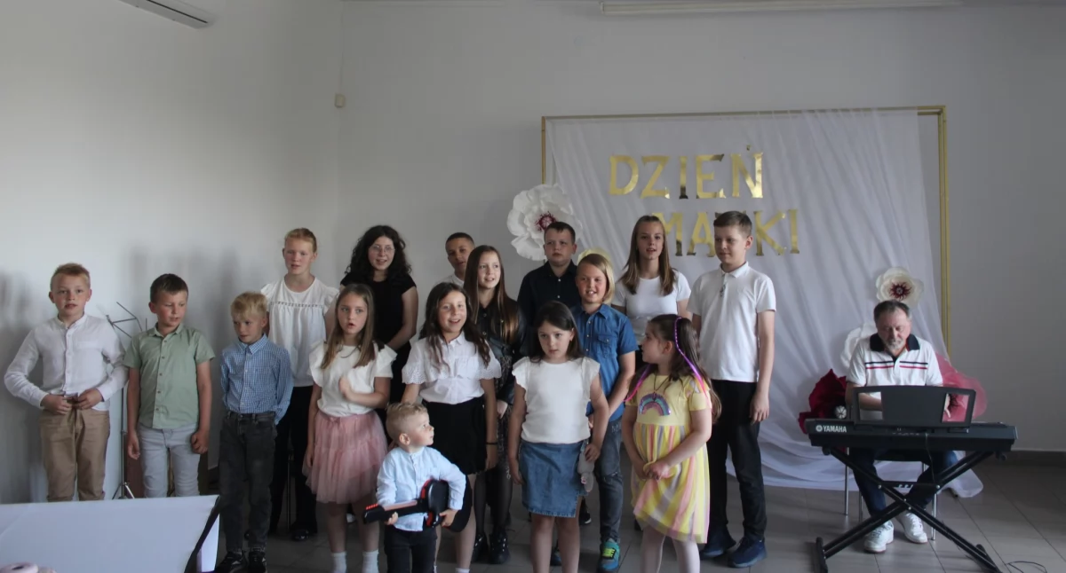 Dzień Matki pełen wzruszeń w GOK w Chlewiskach