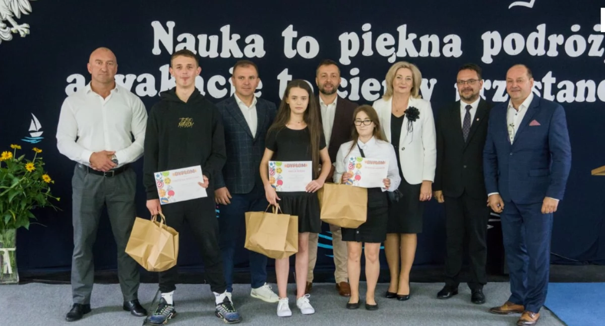 Stypendia, nagrody i podziękowania — podsumowanie roku w szydłowieckich szkołach