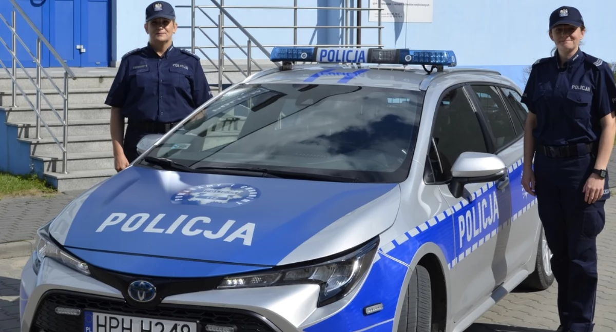 Straciła przytomność w aucie – policjantki z Szydłowca  nie zawahały się działać