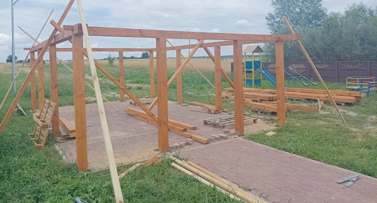 Altana przy świetlicy w Mirowie Nowym – wspólna inicjatywa mieszkańców