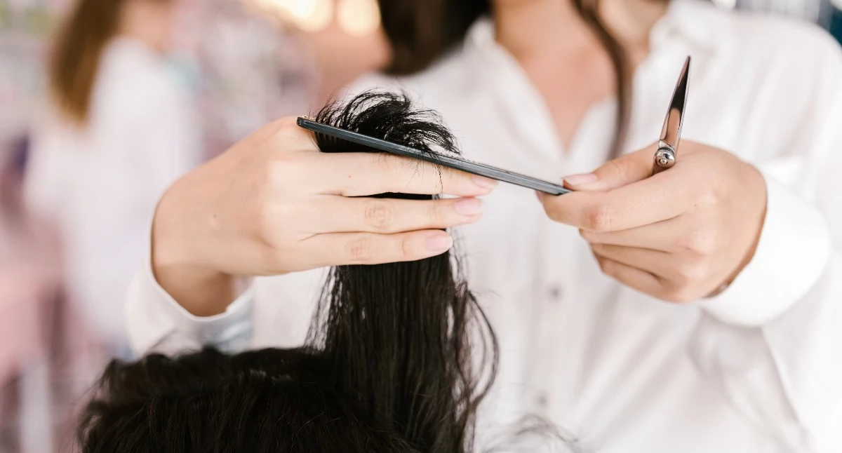 Jak wybrać profesjonalny kurs fryzjerstwa męskiego? Kryteria, które decydują o sukcesie w branży barberingu