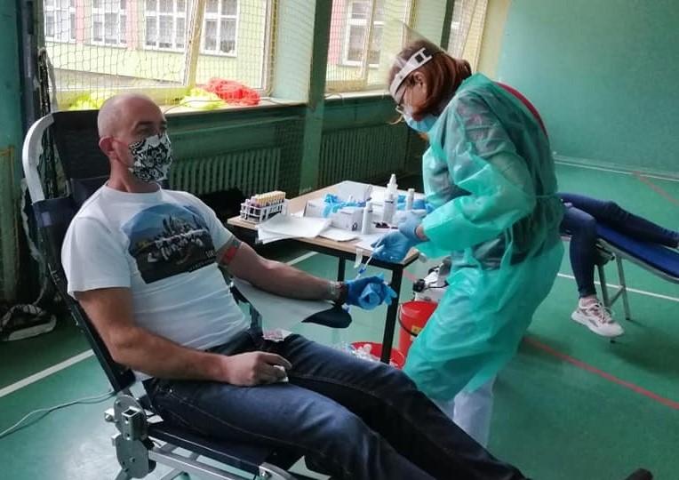 Aby pomóc radnemu, oddali 21 litrów krwi...