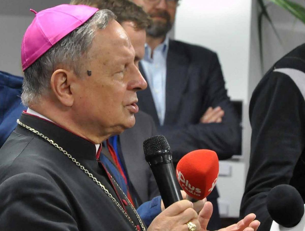 POMAGAM - księża wpłacają pieniądze!
