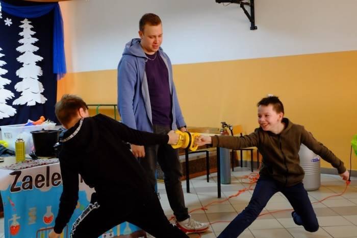 Poduszkowiec i półkule magdeburskie