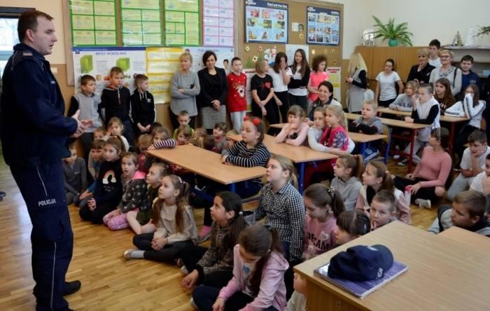 Policjanci dzieci ostrzegają...