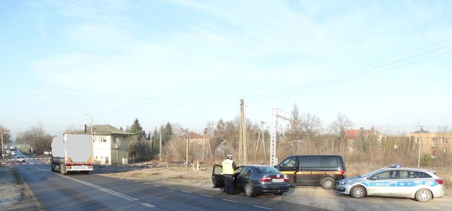 Jak bezpiecznie przejechać przez przejazd kolejowy?