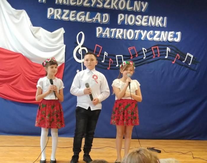 40 uczniów pięknie zaśpiewało