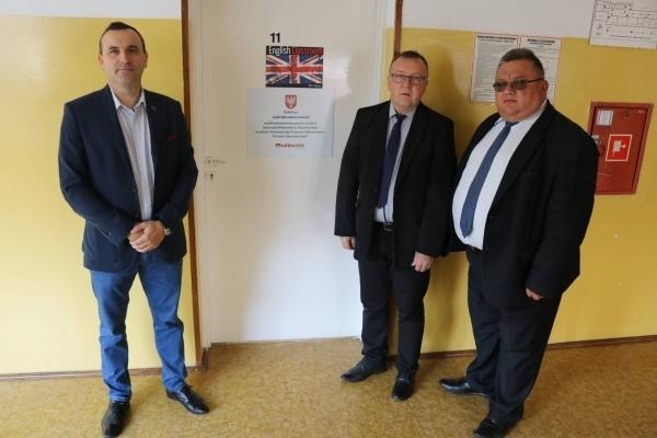 Nowoczesna pracownia językowo-informatyczna w PSP im. Świętego Jana Pawła II w Mirowie