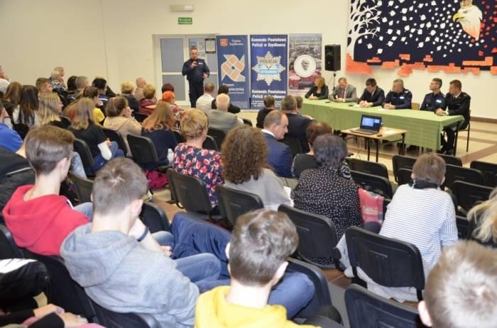 O bezpieczeństwie debatowali... Policjanci wnioski zapisali