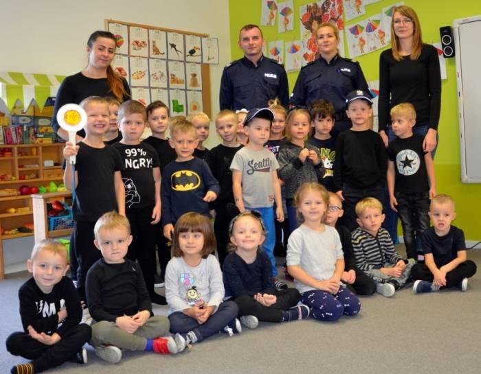 Policjanci przypominali przedszkolakom...