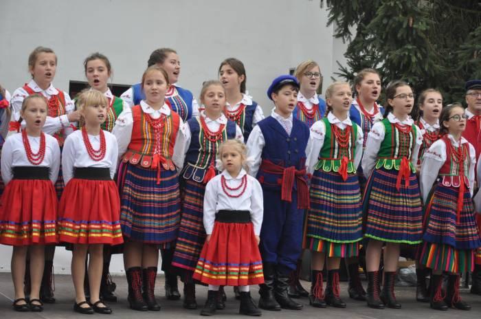Zasmakowali muzyki - seniorzy plenerowo świętowali