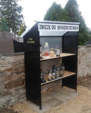 Zmiana organizacji ruchu i regał na znicze...