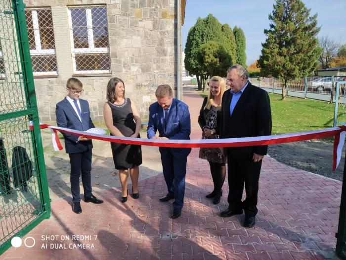 Mają nowoczesne boisko