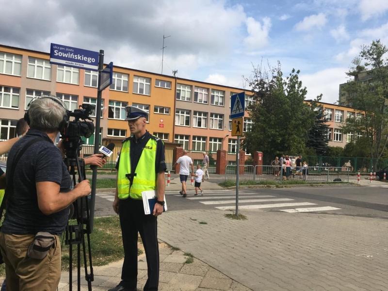 Policjanci przestrzegają przed niebezpieczeństwem