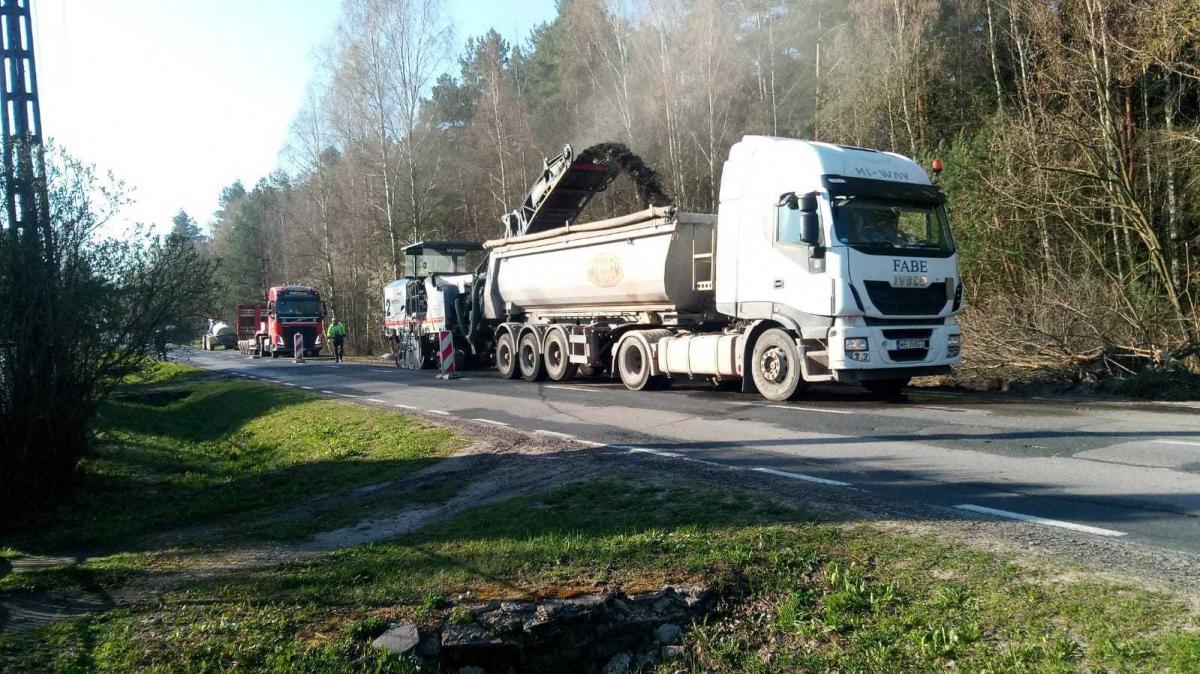 Remontują wojewódzką drogę