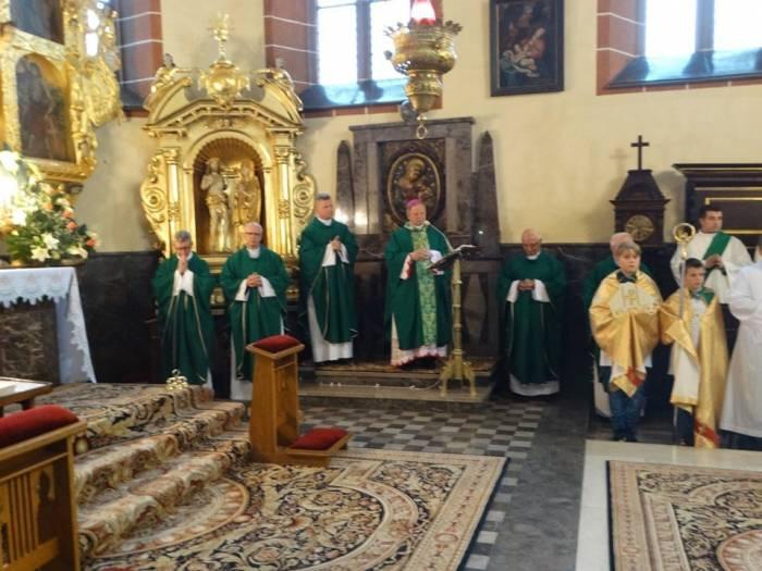 Uroczysta msza i powitanie nowego proboszcza