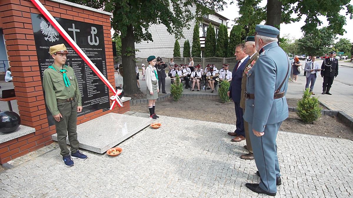 Odsłonięcie pomnika z tablicą ofiar II Wojny Światowej z terenu gminy Orońsko