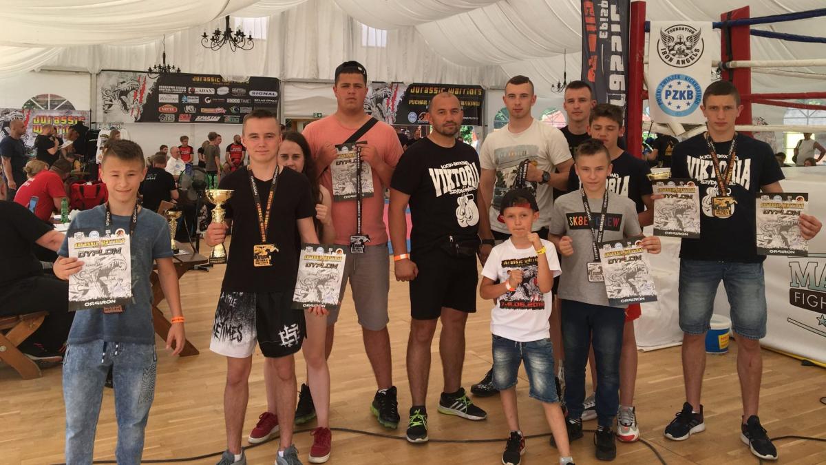 Kick-boxerzy Viktorii na podium