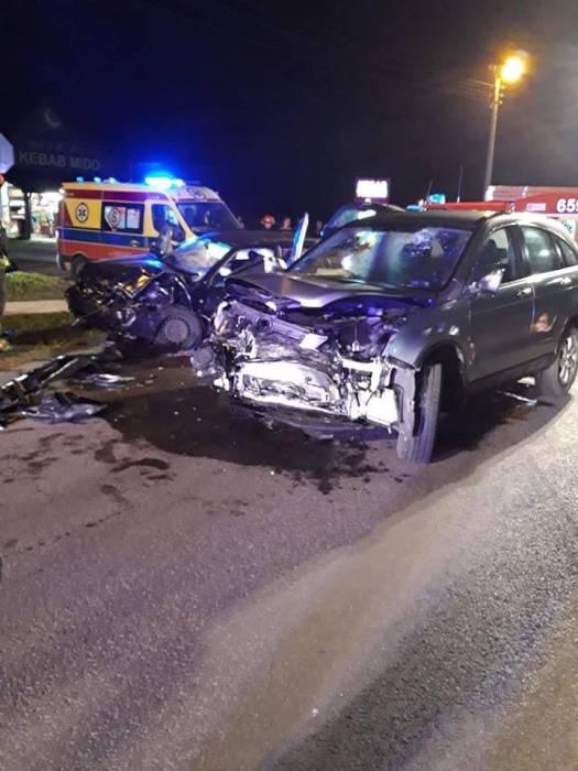 Kierowca nietrzeźwy i bez prawa jazdy, dwoje rannych w szpitalu