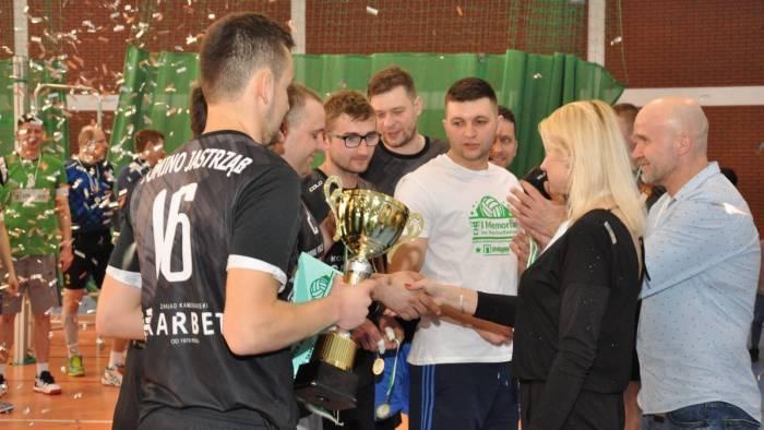 11 drużyn zagrało w siatkówkę