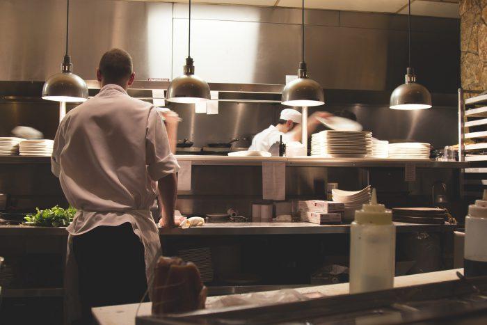Multifunkcjonalne piece konwekcyjno-parowe wynoszą usługi gastronomiczne na nowy poziom