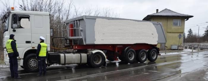Śmiertelne niebezpieczeństwo na kolejowych przejazdach
